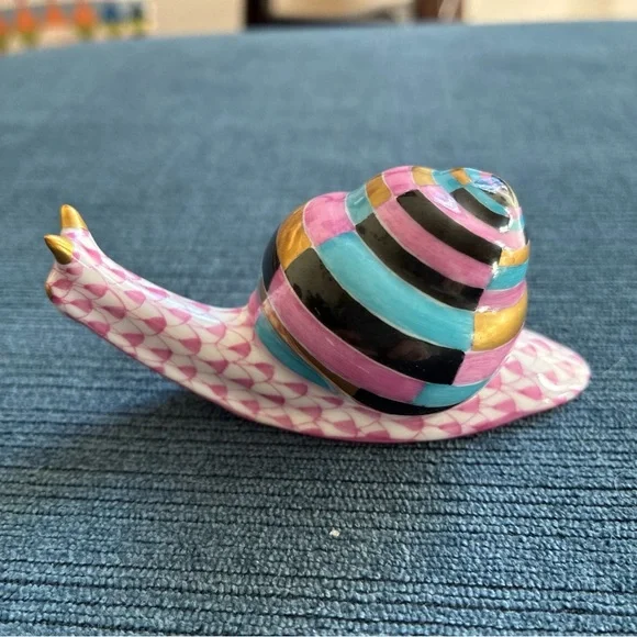 Herend lavender fishnet snail with multicolor shell 15520 - Picture 5 of 7